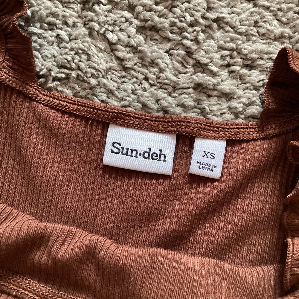 Aritzia Sunday Best Ruffled Strap Cropped Tank - Picture 5 of 5